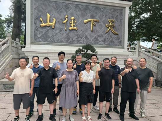 汗水澆灌同心路，徑山之巔啟新程