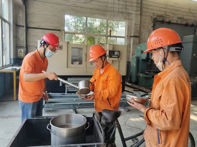 夏日送清涼 關愛暖人心